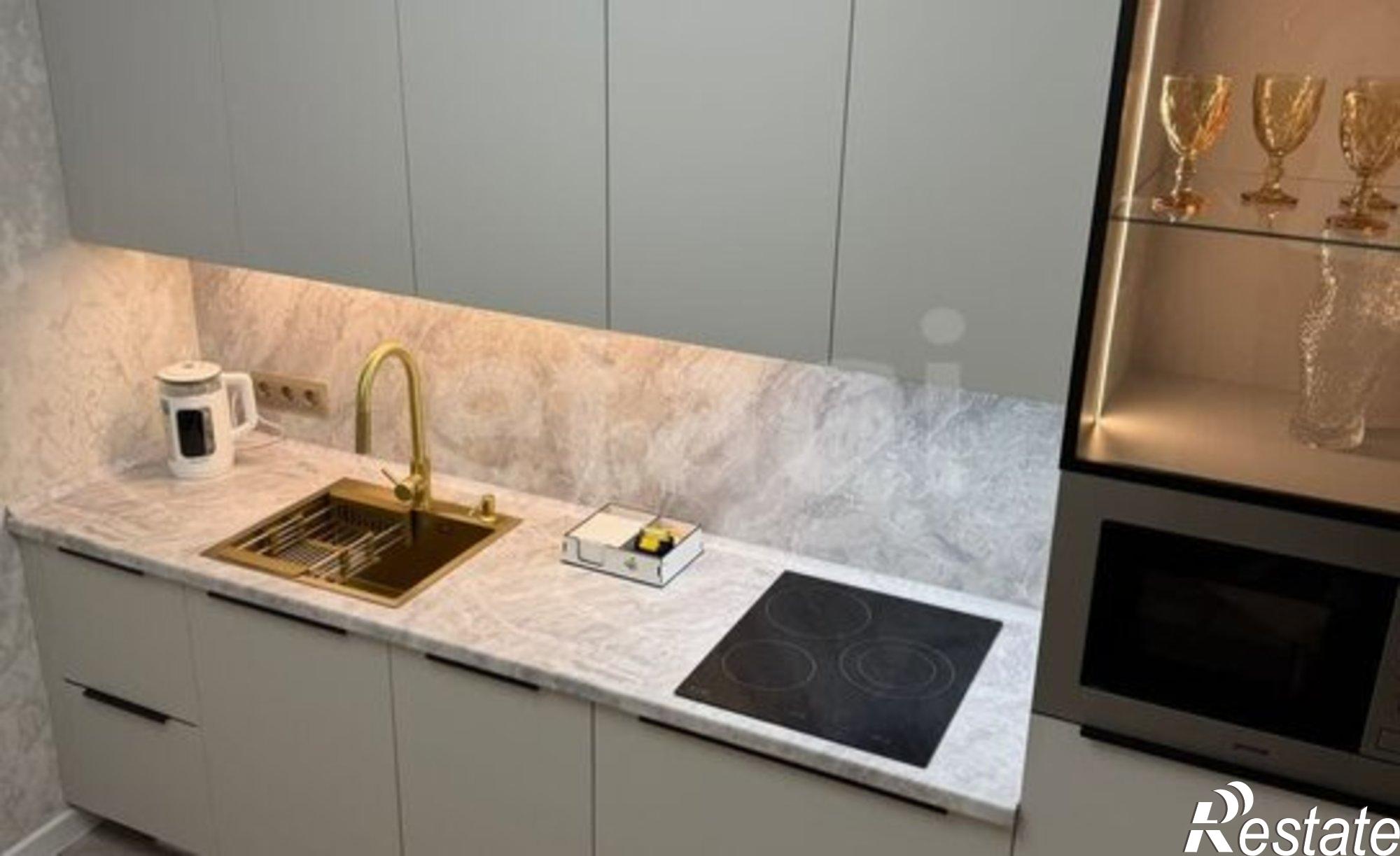 Купить квартиру за 6 000 000 рублей на 15-й микрорайон, 42