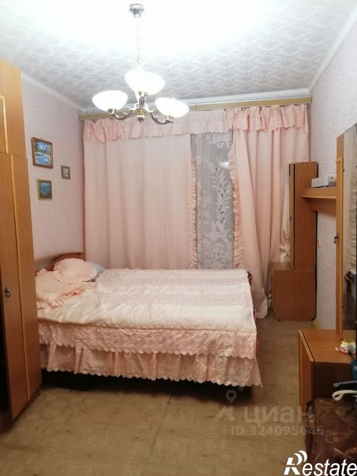 4-комн квартира 10-й микрорайон, 67