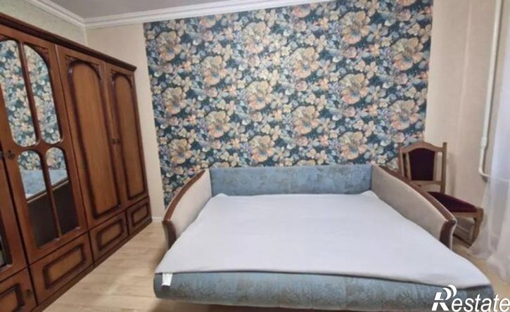 3-комн квартира 10-й микрорайон, 25