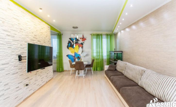 3-комн квартира 2-я Северная улица, 33/1