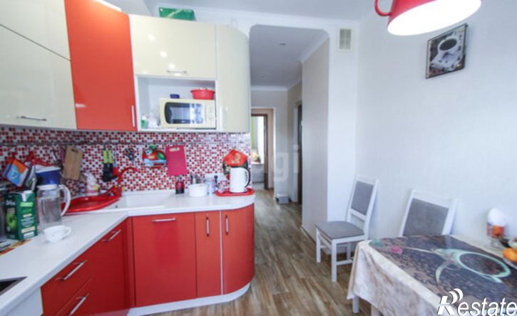 3-комн квартира 8-й микрорайон, 31