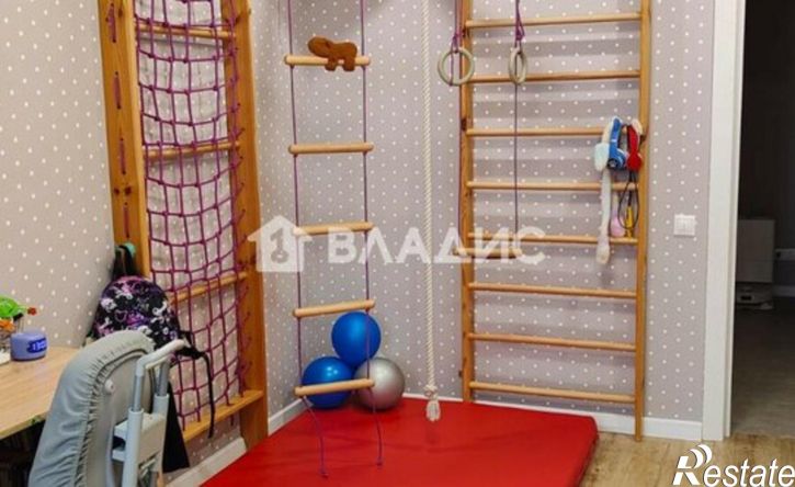 2-комн квартира 10-й микрорайон, 65А