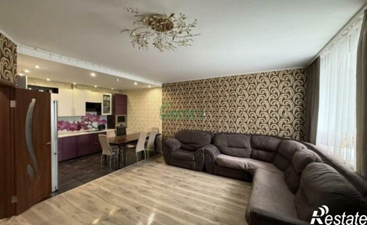 3-комн квартира улица 8 Марта, 11,  д. 11