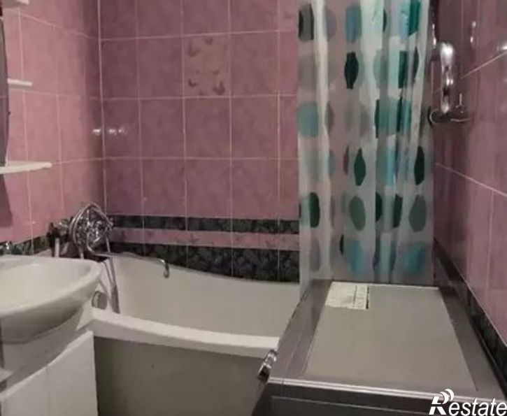 2-комн квартира 8-й микрорайон, 12