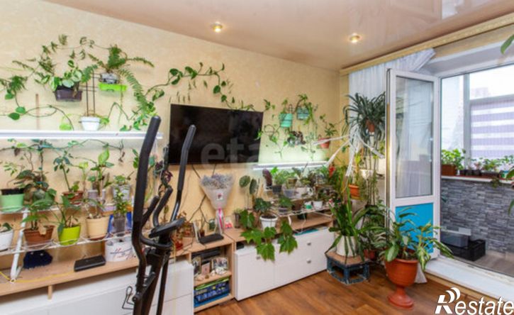 3-комн квартира 10-й микрорайон, 44