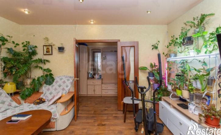 3-комн квартира 10-й микрорайон, 44