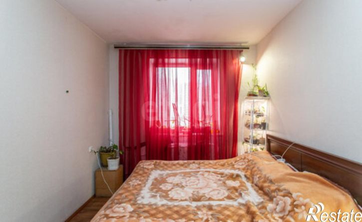 3-комн квартира 10-й микрорайон, 44