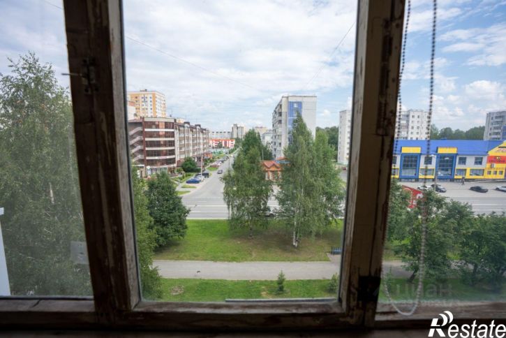 3-комн квартира 8-й микрорайон, 28