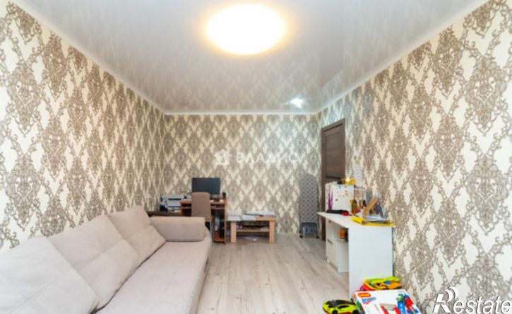 3-комн квартира 8-й микрорайон, 11