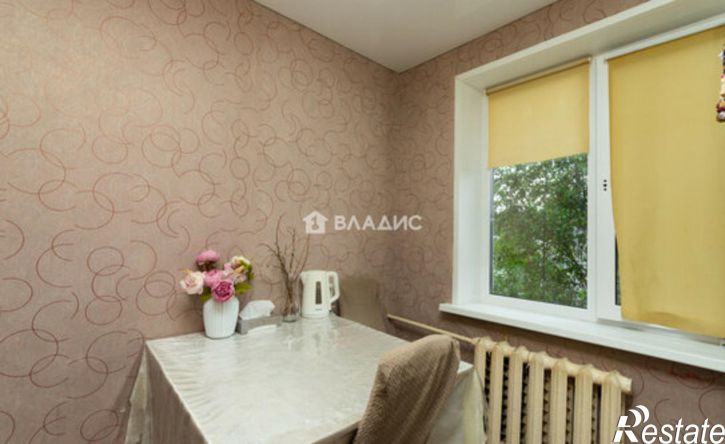 3-комн квартира 8-й микрорайон, 11