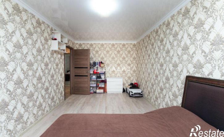 3-комн квартира 8-й микрорайон, 11