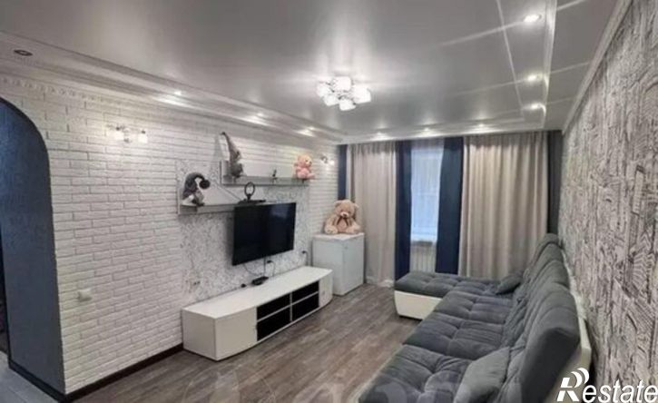 3-комн квартира 8-й микрорайон, 28