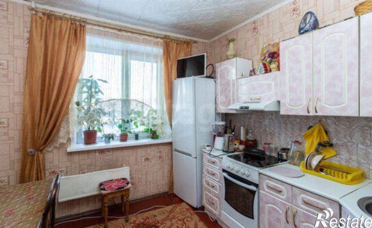 4-комн квартира 10-й микрорайон, 47