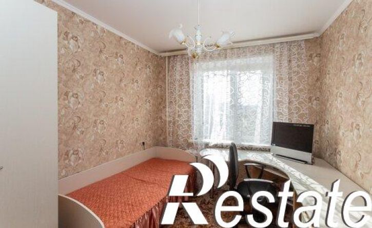 4-комн квартира 10-й микрорайон, 5Б