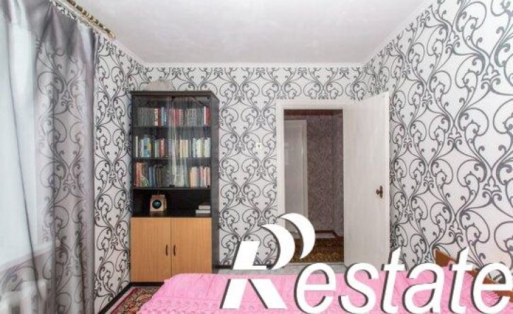 4-комн квартира 10-й микрорайон, 5Б