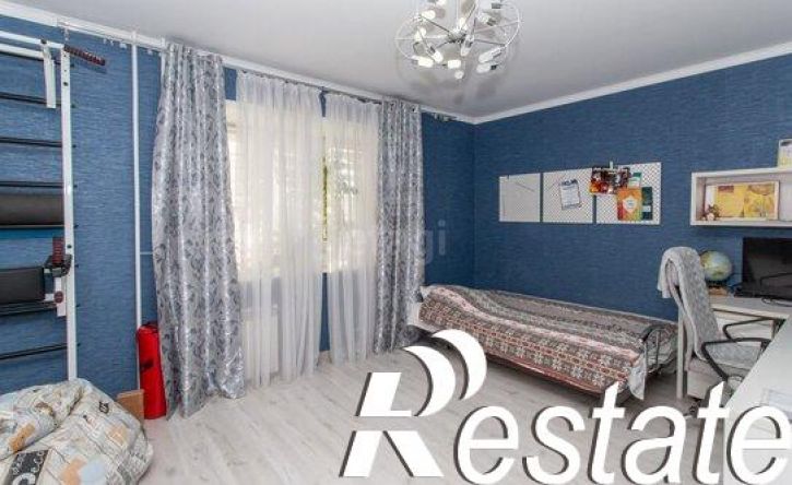 3-комн квартира 10-й микрорайон, 63А