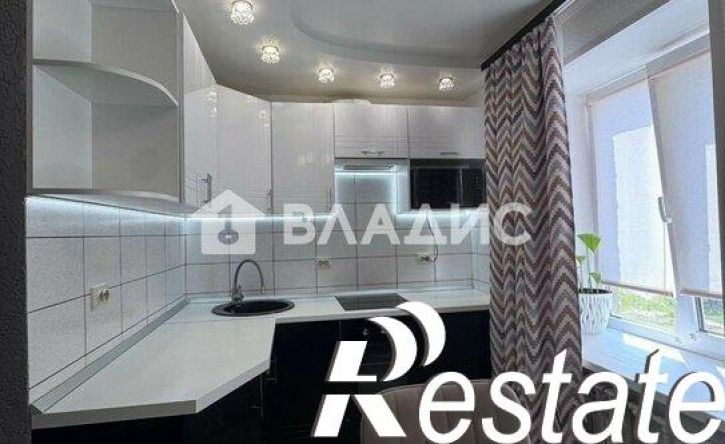 3-комн квартира 8-й микрорайон, 28