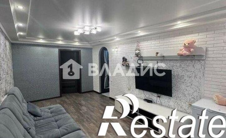 3-комн квартира 8-й микрорайон, 28