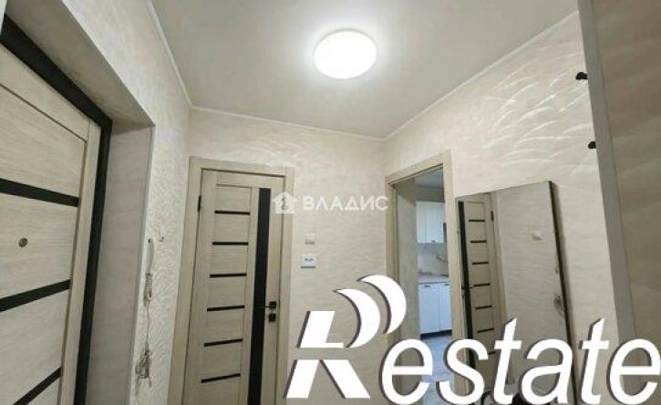 1-комн квартира 8-й микрорайон, 15