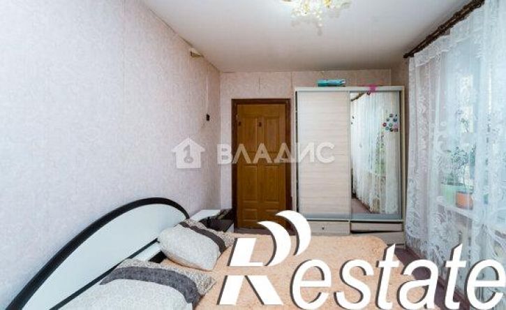 4-комн квартира 3-й микрорайон, 9