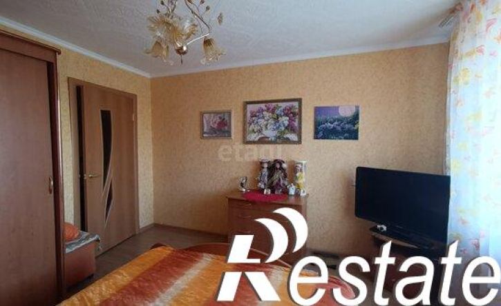 3-комн квартира 6-й микрорайон, 4