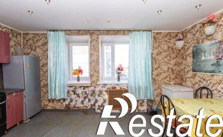 4-комн квартира микрорайон Иртышский, 18
